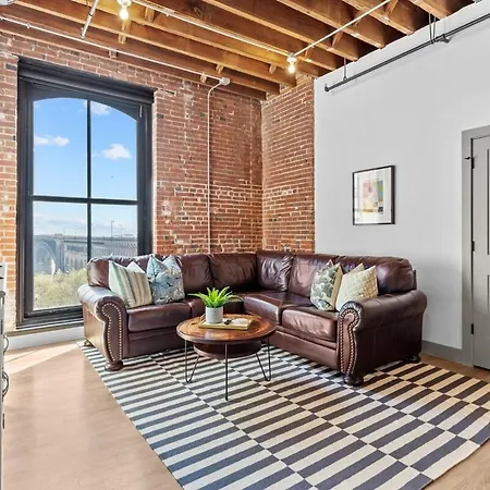 Stay In Style! Stunning River View - King Bed